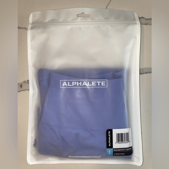 Alphalete Women's Amplify Shorts 4.5" - Digital Violet - Picture 3 of 3